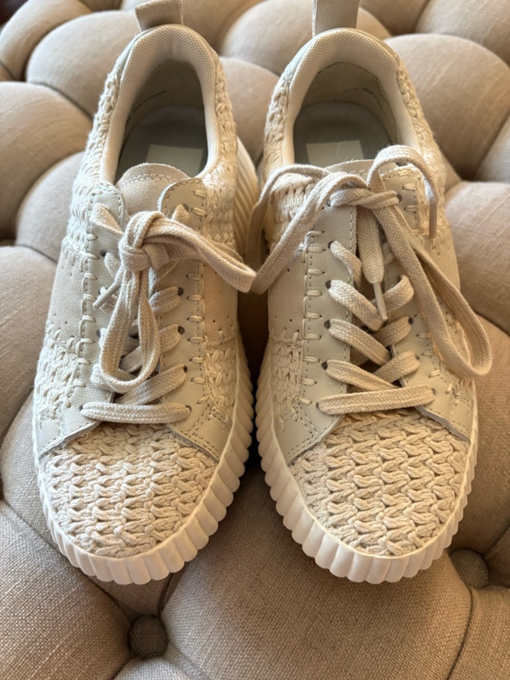 Dolce Vita Nicona Sneakers New Size 6 in Off White